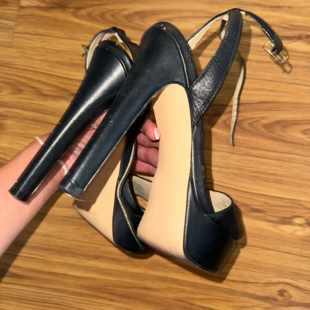 Guess Elegant Black Platform Heels - Picture 2 of 8